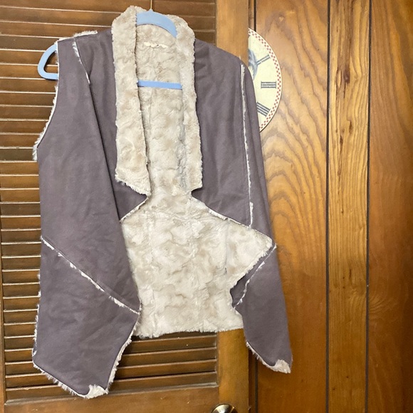 Faux fur soft vest - Picture 1 of 5